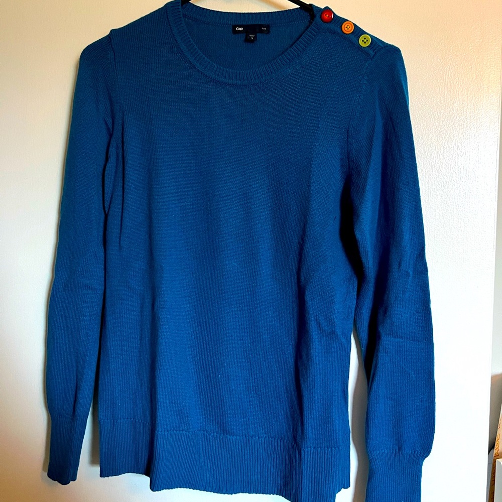 Gap sweater